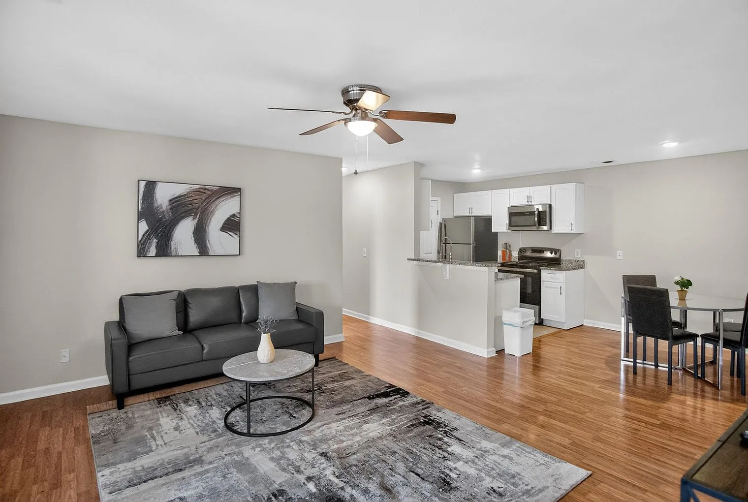 2 bed, 2.0 bath, 12647 sqft, $2,395 — Photo 3