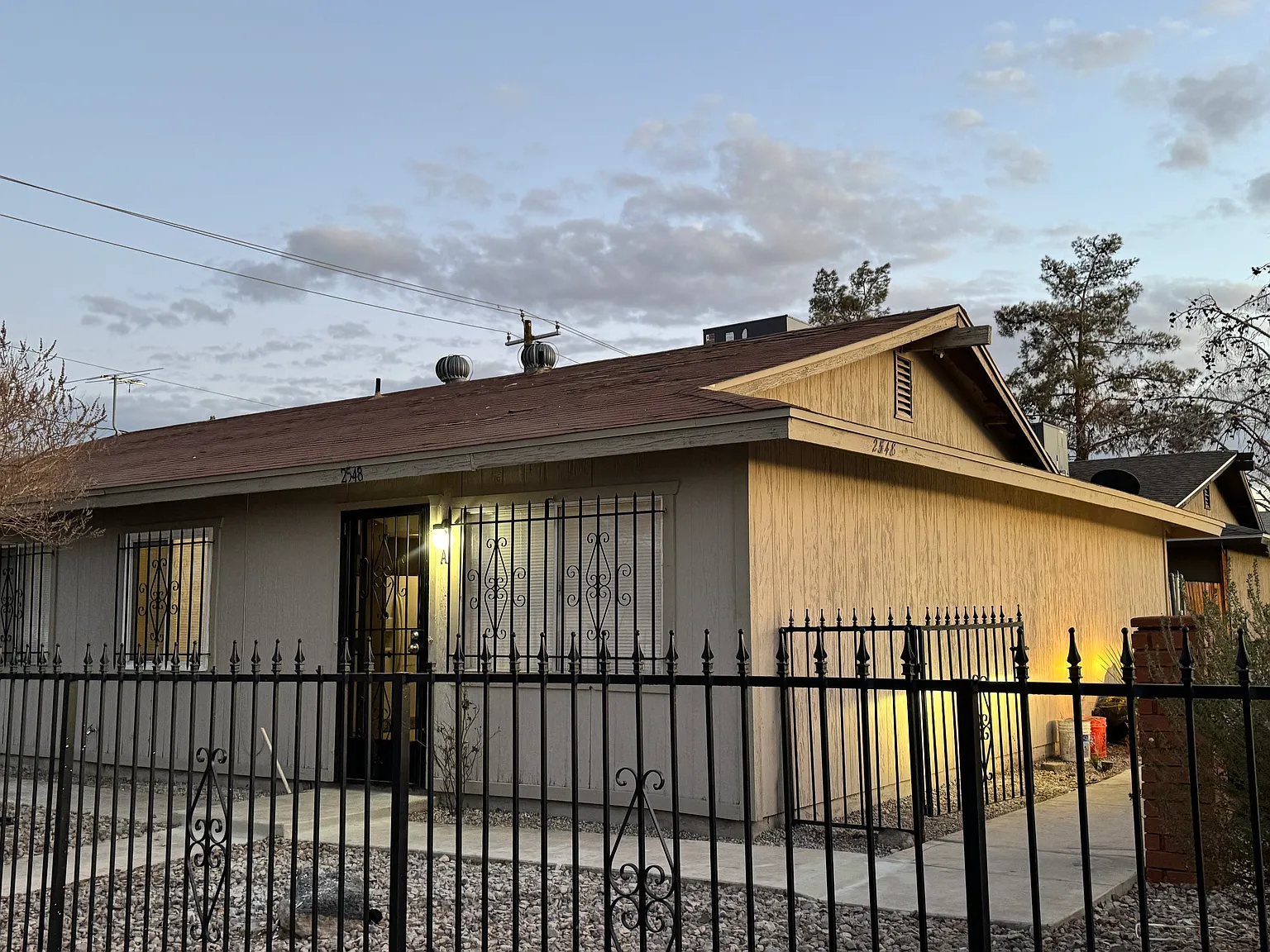 2548 Saint George St — Photo 1