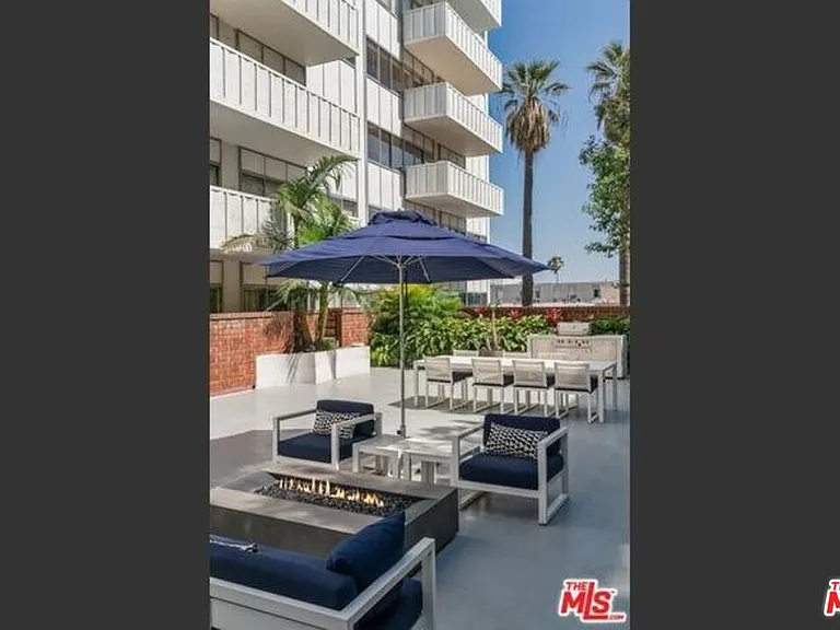 7135 Hollywood Blvd #203 — Photo 23