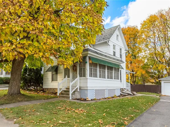 121 W Sherman Ave, Newark, NY 14513