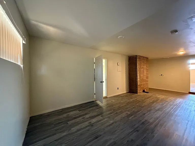 29205 Exeter St — Photo 69