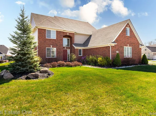 23804 W Enclave Dr, South Lyon, MI 48178