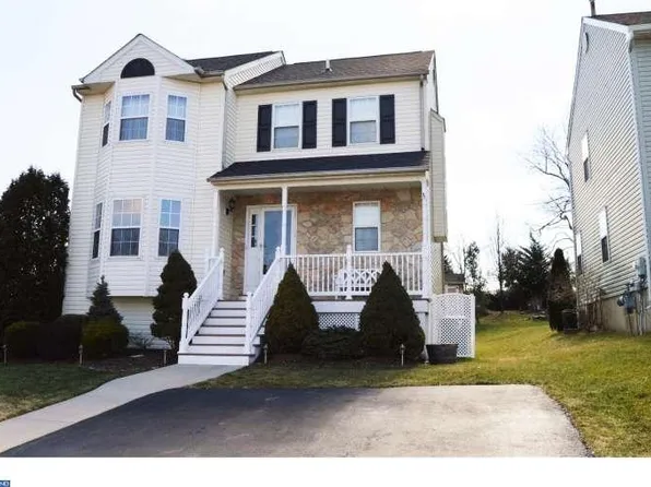 711 Springton Cir, Upper Chichester, PA 19014