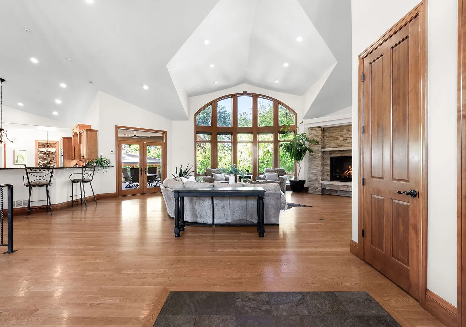 5BD, 8BA Littleton Home with Office, Pool, and 4-Car Garage — Photo 3