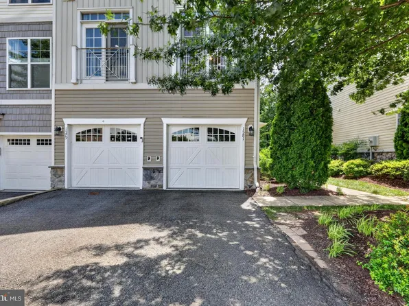 1581 Renate Dr, Woodbridge, VA 22192