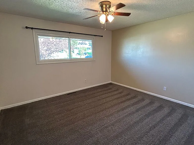 3470 S Hillcrest Dr — Photo 14