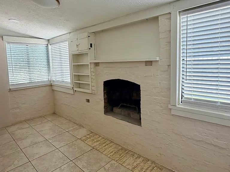 414 W Las Cruces Ave #1 — Photo 6