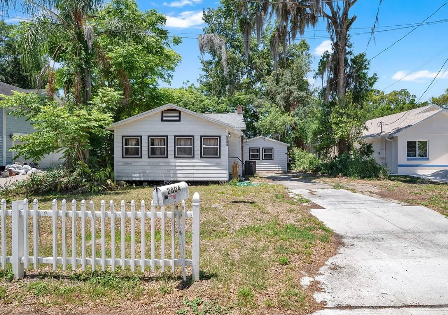 Cute Historic Bungalow — Photo 1