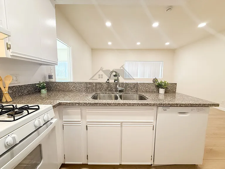 11459 COLLINS ST. — Photo 12