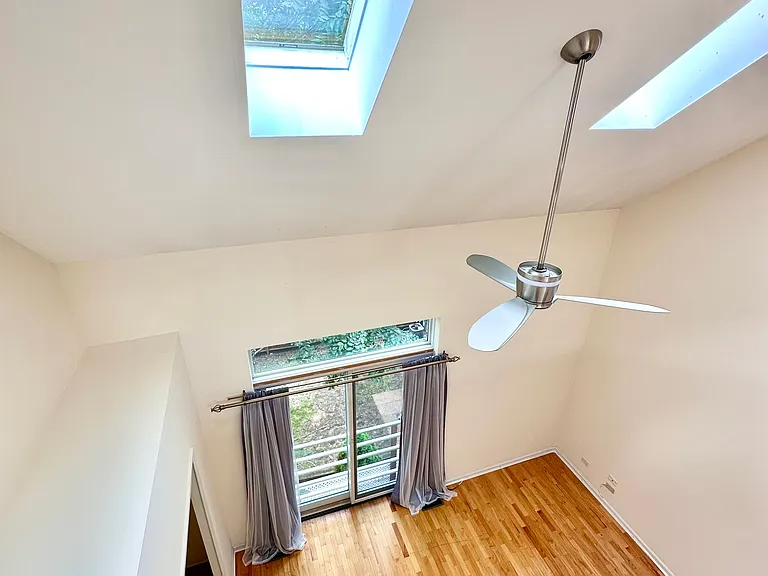 650 N Armour St — Photo 23