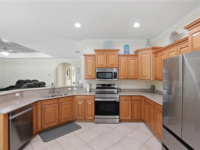 13818 Farnese Dr — Photo 10