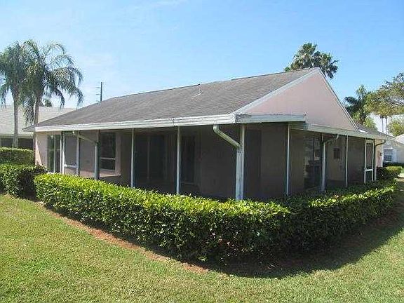 A1602X1_ Front entrance