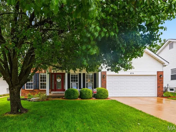 614 Whispering Willows Ct, Ballwin, MO 63021