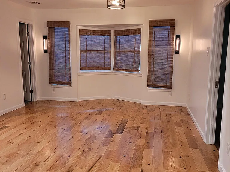 Apricot Rd — Photo 16