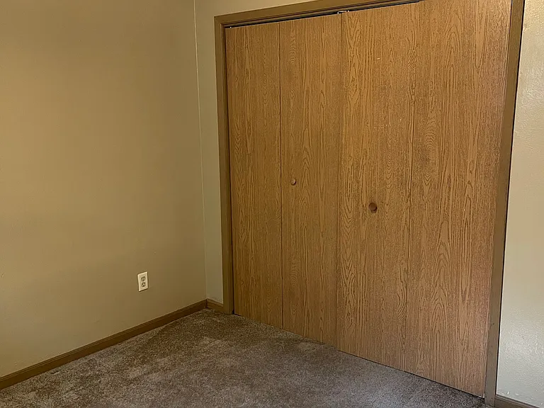522 E Burlington St #3 — Photo 12