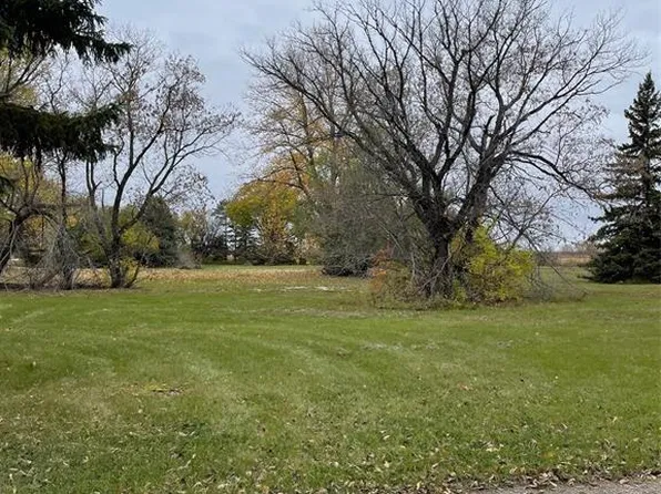 215 & 221 York Rd W, Yorkton, SK S3N 1K7