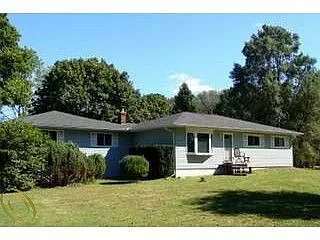 850 N Sashabaw Rd photo 1