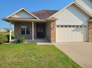 141 Country Club Ct, Anamosa, IA 52205