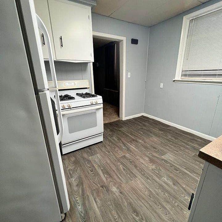2nd image of 2094 Trowbridge St
