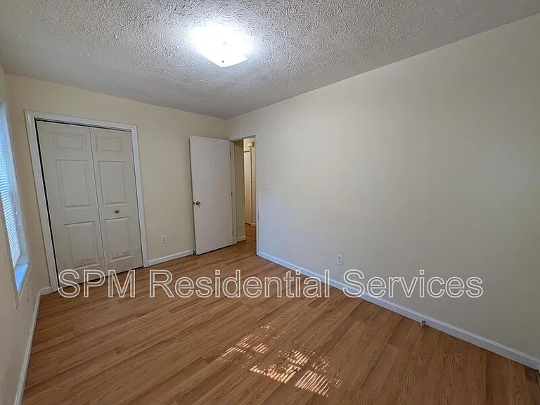 717 Varsity Dr — Photo 12