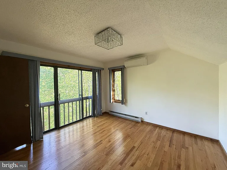 5375 Woodbridge Dr E — Photo 17