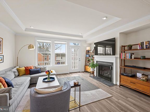 3rd image of 2236 S Glebe Rd