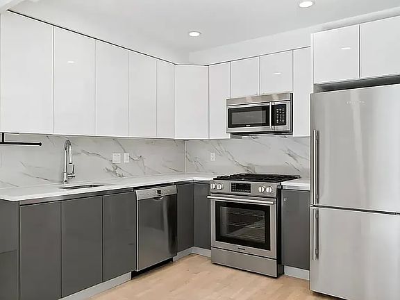 4th image of 2600 7th Ave #3X