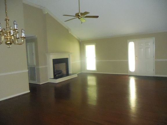 Lving/Dining vaulted ceiling