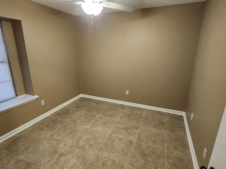 7713 Creek Wood Dr — Photo 7