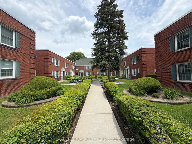 1327 Bayview Ave #U19 — Photo 2