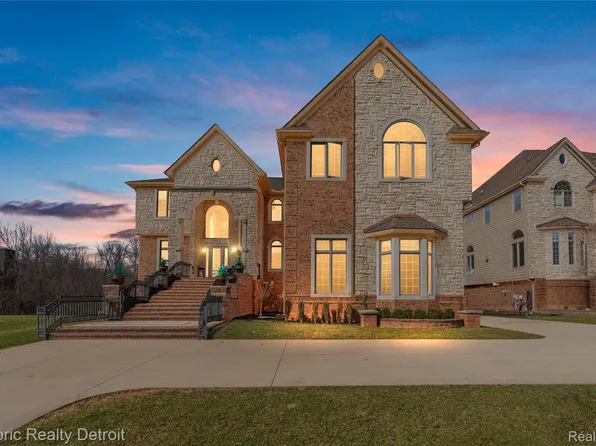 5695 Branford Dr, West Bloomfield, MI 48322