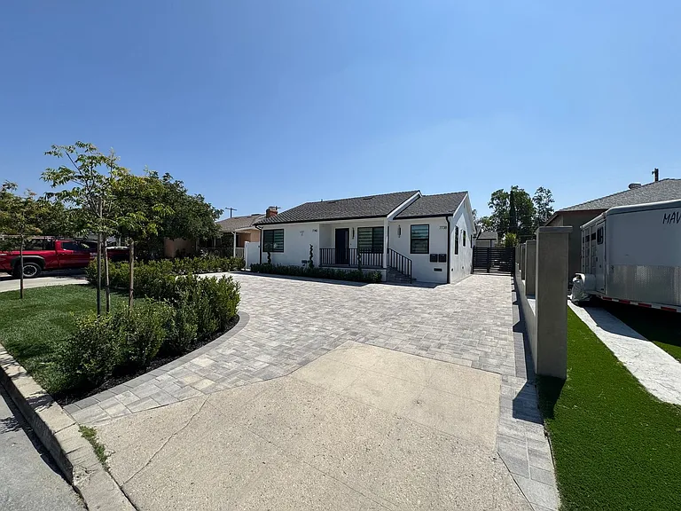 7740 Bonner Ave — Photo 2