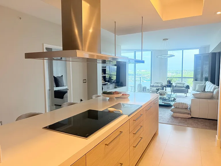 17111 Biscayne Blvd #1006 — Photo 2