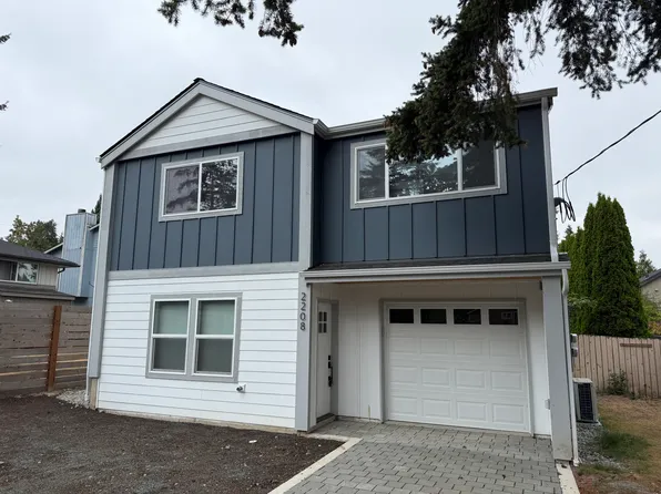 2208 NE 117th St, Seattle, WA 98125