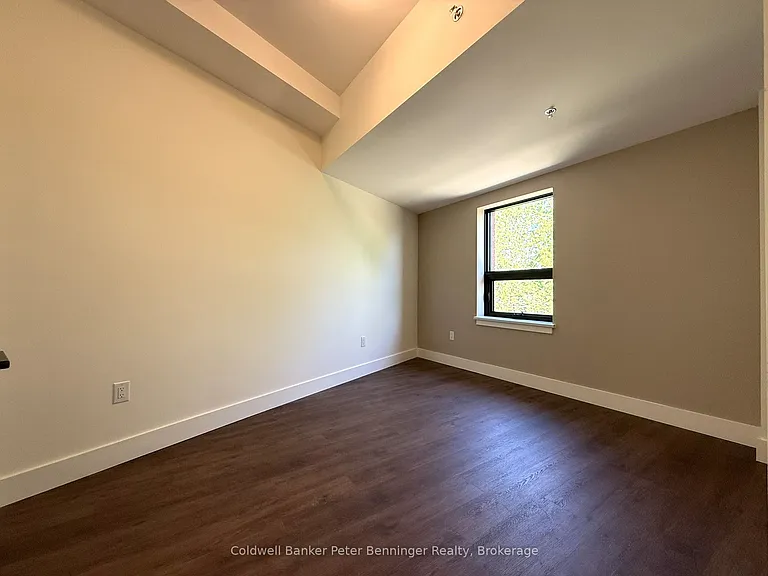 604 Queen St S #302 — Photo 6