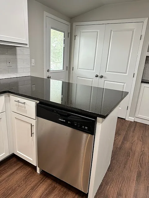 2 bed, 696 sqft, $1,100 — Photo 4