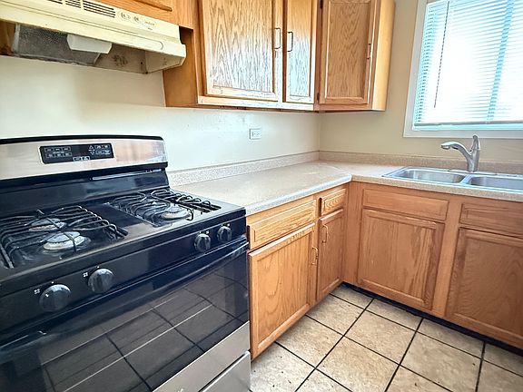 3rd image of 8104 Waterbury Ct APT 406