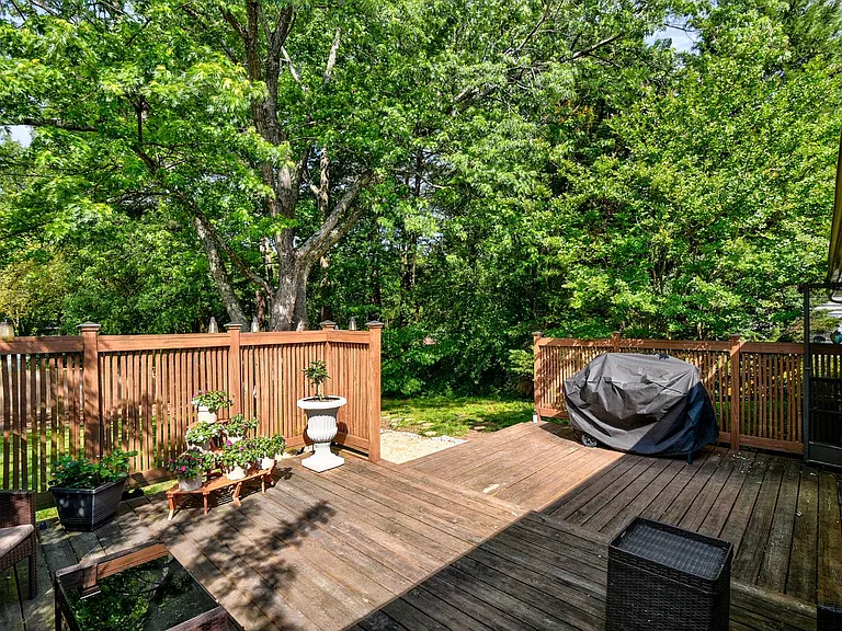 2598 Redfield Dr — Photo 19
