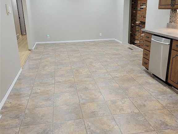 5th image of 225 Palm Dr