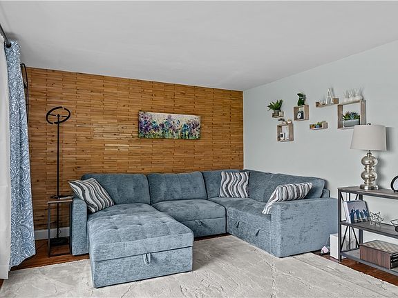 4th image of 3290 Wildwood Dr