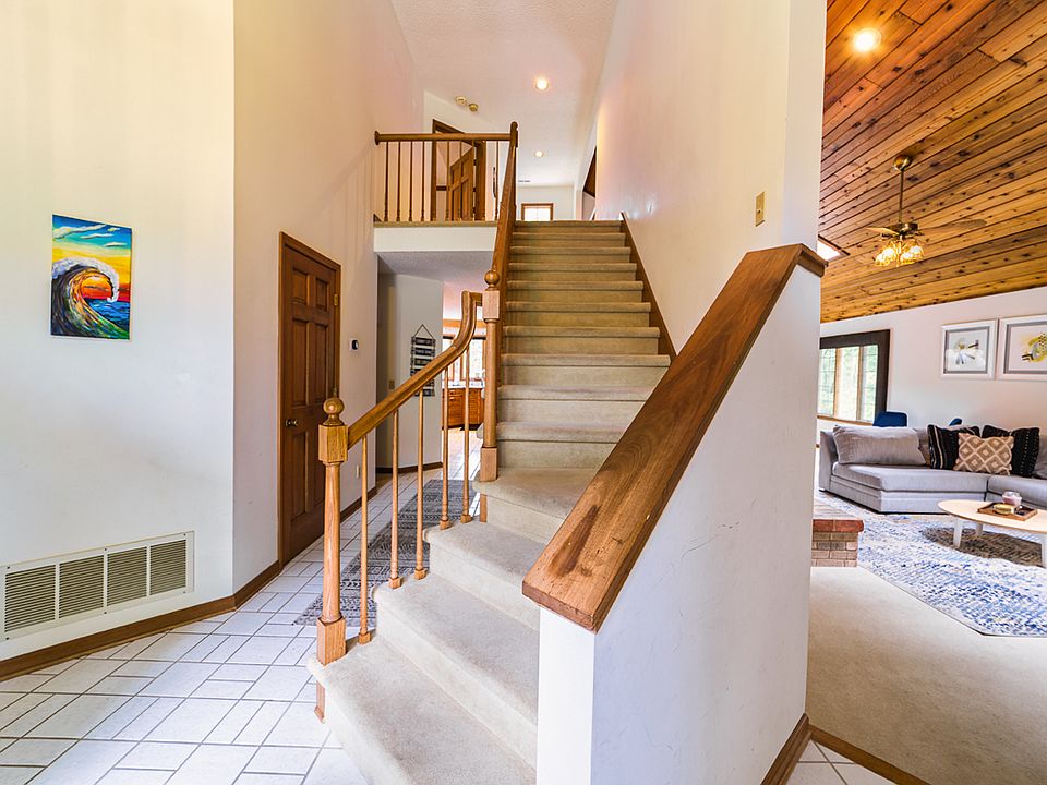1st image of 2484 Mountain Dr