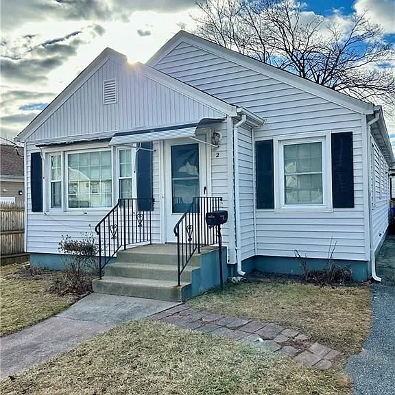 2 Locust Ave — Photo 1