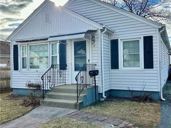2 Locust Ave, North Providence, RI 02911