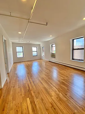 Rented by KNP Realty LLC | media 22