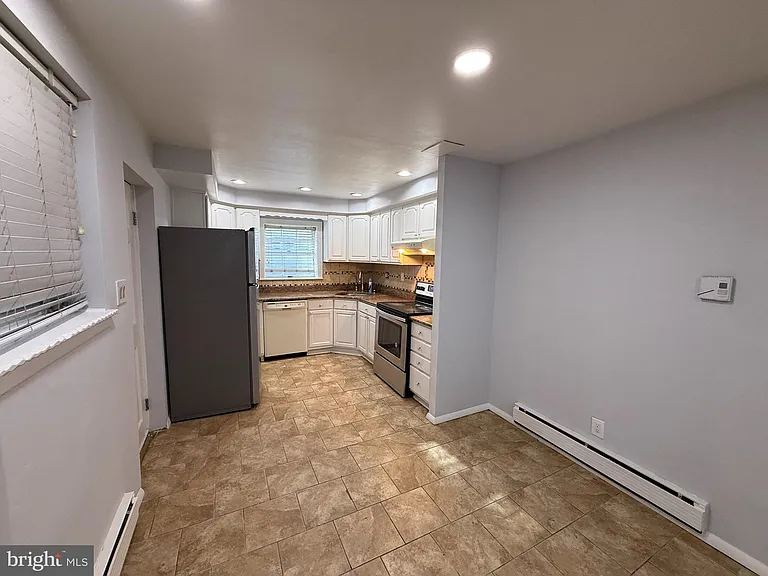 2425 S Warnock St — Photo 6