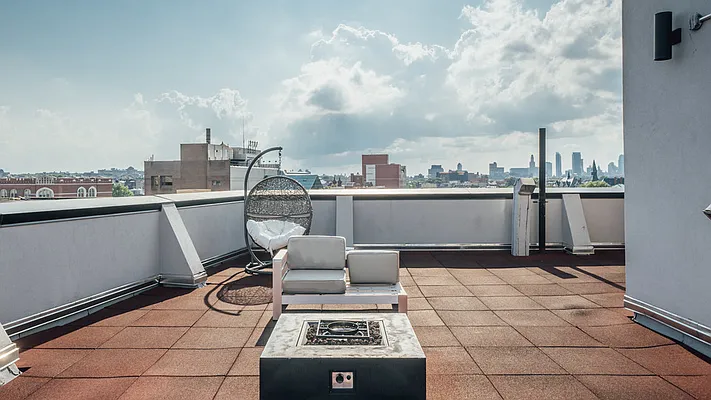 Rented by Nooklyn NYC LLC | media 24