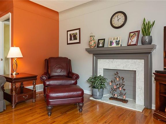 5th image of 3020 Holly Ln