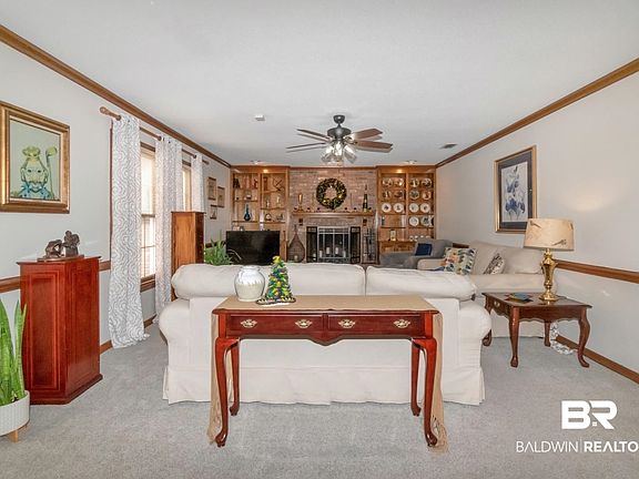 5th image of 813 Regents Dr E