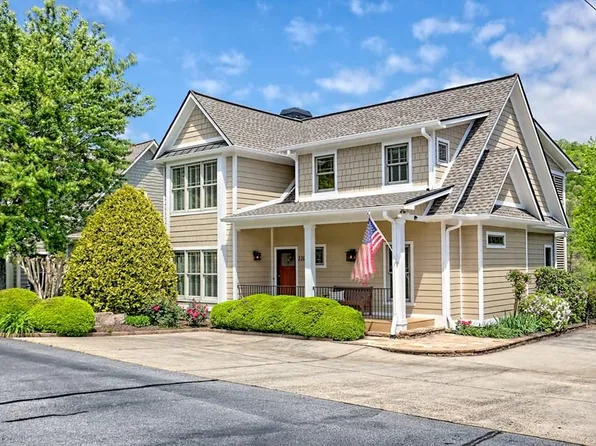 2265 Eastgate Dr, Hiawassee, GA 30546