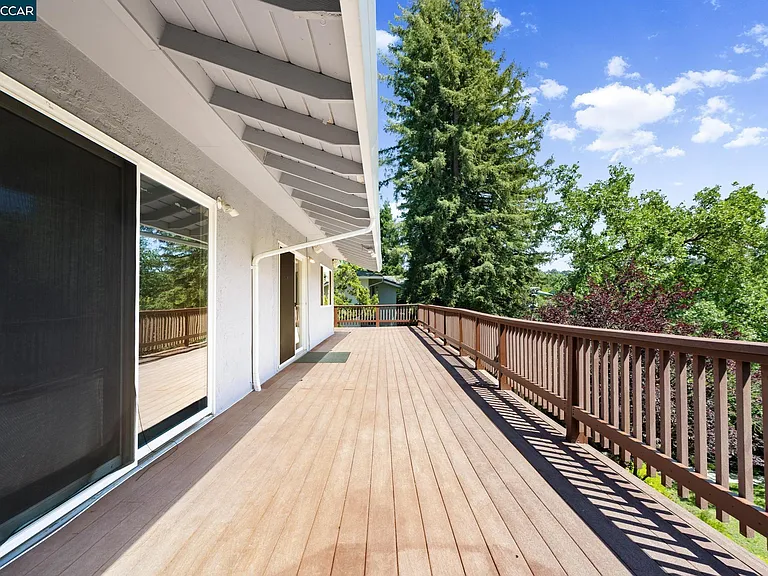 1021 Windsor Dr — Photo 12
